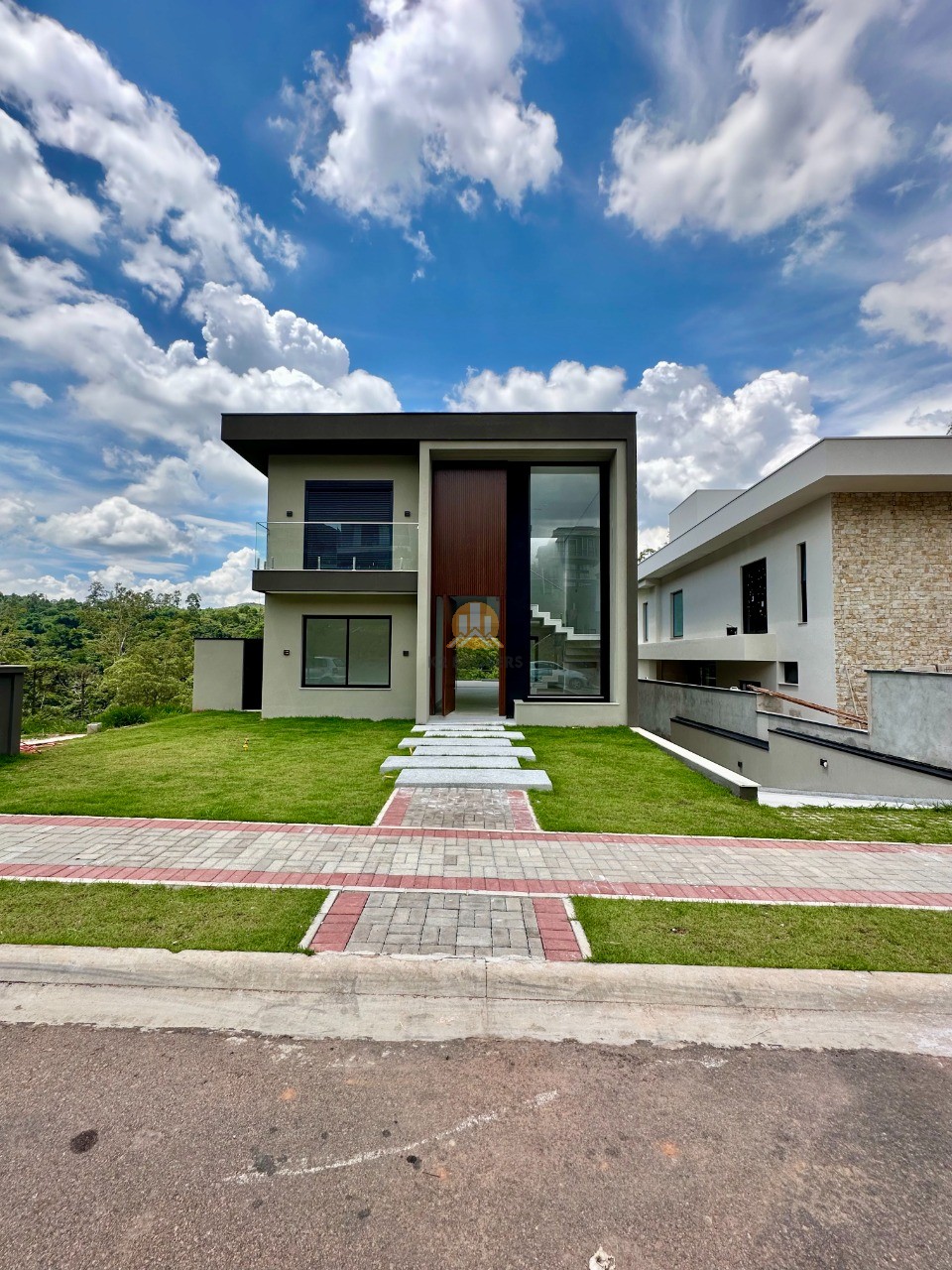  - Residência de Alto Padrão em Condomínio Fechado - Cidade Tamboré, Santana de Parnaíba-SP: 4 suítes, 4 vagas, 422m²