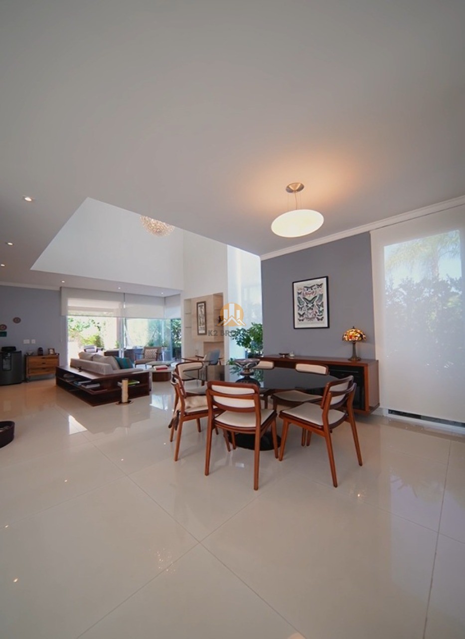  - Imóvel de luxo à venda em Santana de Parnaíba-SP: 4 suítes, 4 vagas de garagem, 386m²