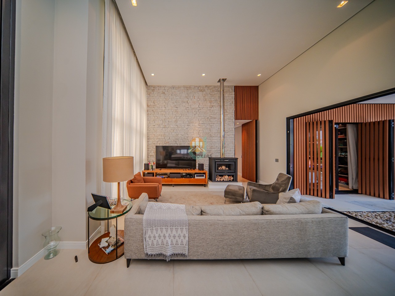  - Casa de luxo em condomínio:  4 suítes, 435m² em Santana de Parnaíba-SP, Cidade Tamboré.