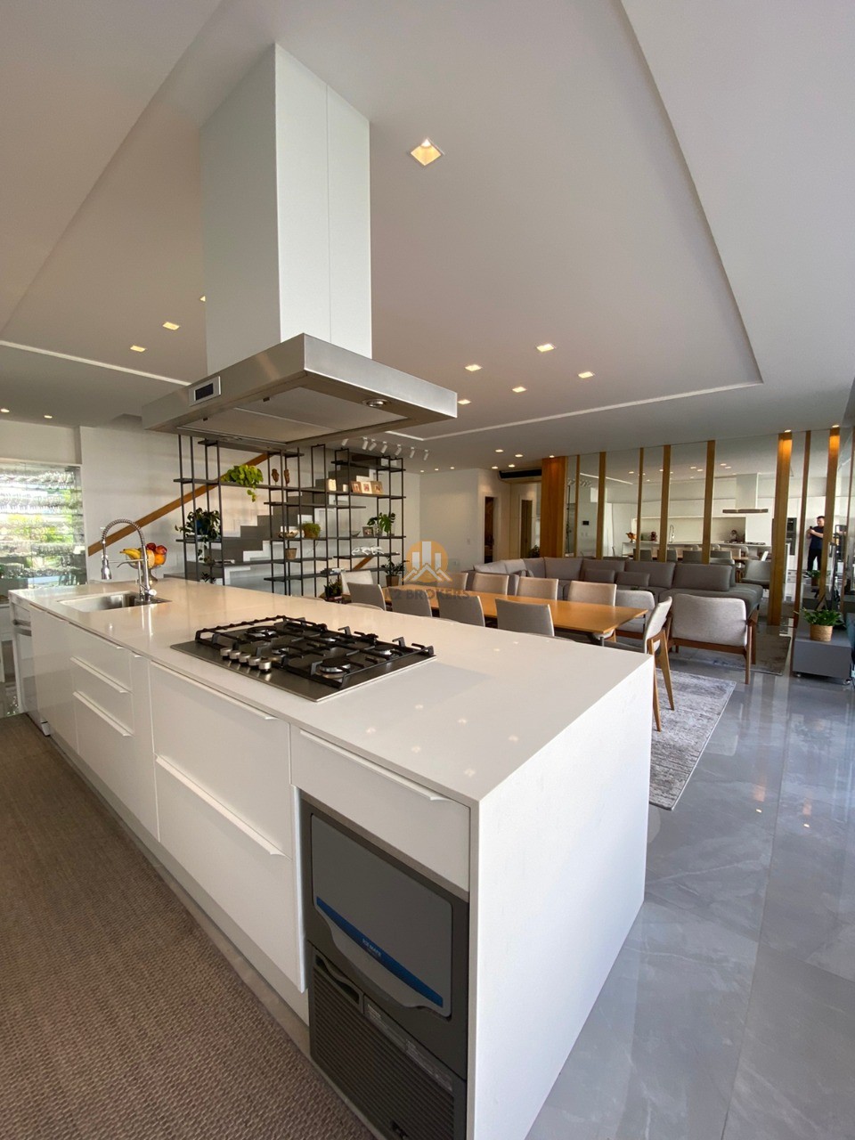 Casa à venda em Balneário Camboriú-SC, Centro:  3 suítes e 7 vagas de garagem, 470m² - K2 Brokers Imóveis