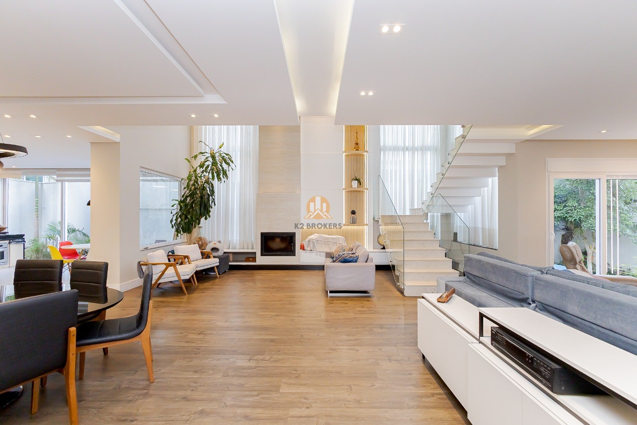  - Casa em Condomínio à Venda em Curitiba-PR, Bacacheri  4 Quartos, 2 Suítes, 5 Vagas, 460m²