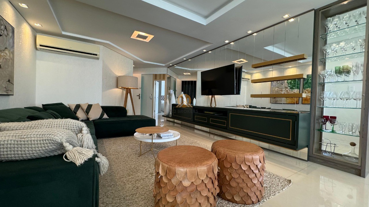  - Apartamento de Luxo no Centro de Balneário Camboriú-SC: 3 suítes, 3 vagas de garagem, 146m².