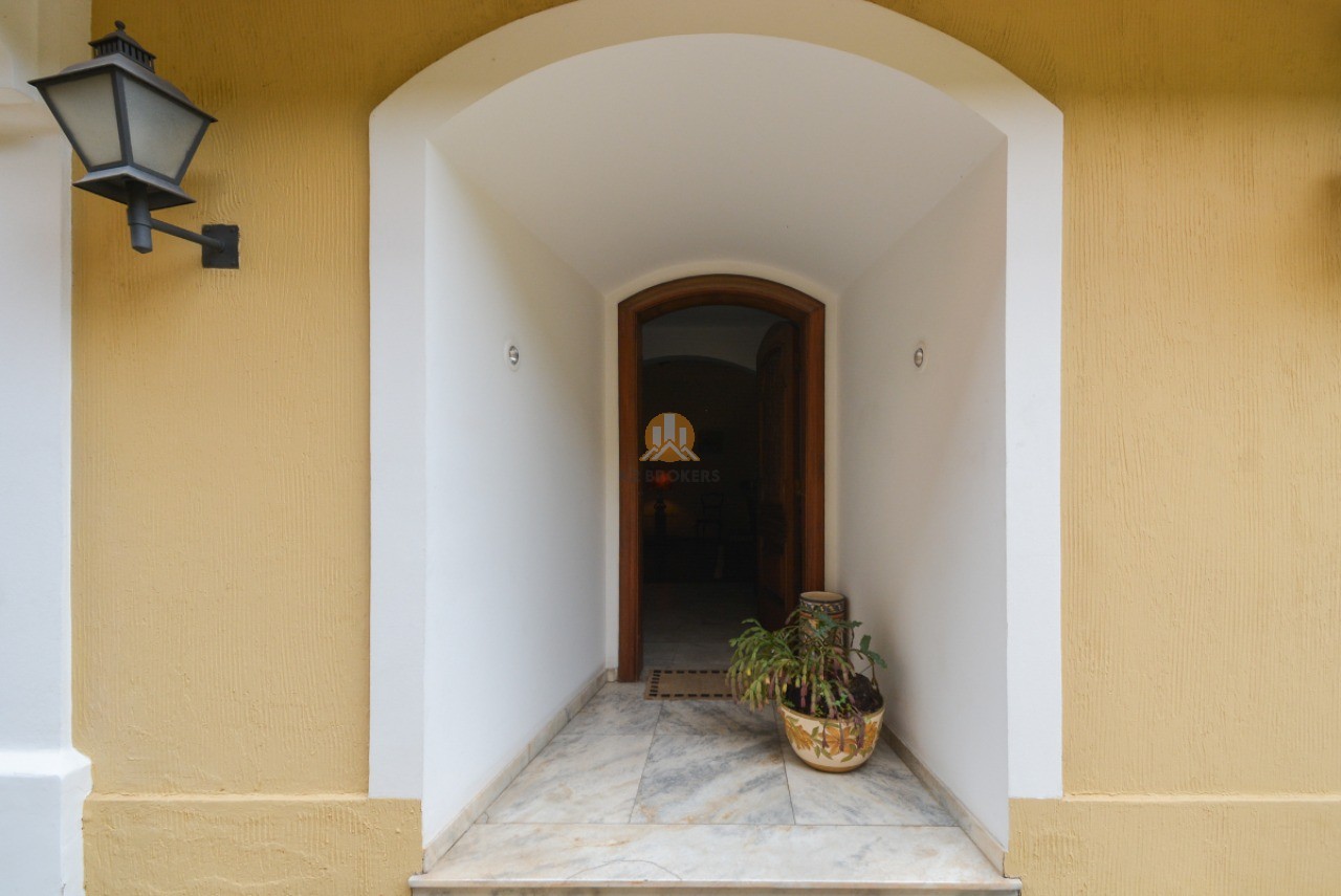  - Casa de Luxo no Jardim Paulista: 4 quartos, 3 suítes, 7 vagas de garagem, 660m² de área. Venha conferir!