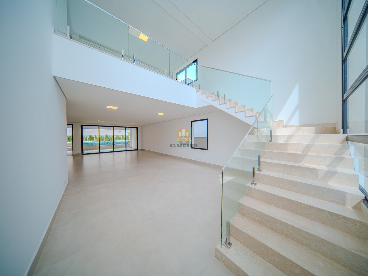  - Casa em Condomínio de Luxo com 4 Suítes e 6 Vagas na Colinas da Anhangüera - Santana de Parnaíba-SP