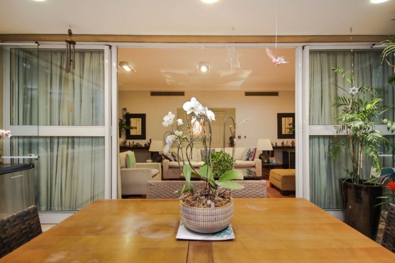  - Apartamento à venda em Pinheiros, SP: 3 suítes, 5 vagas de garagem, 264m²