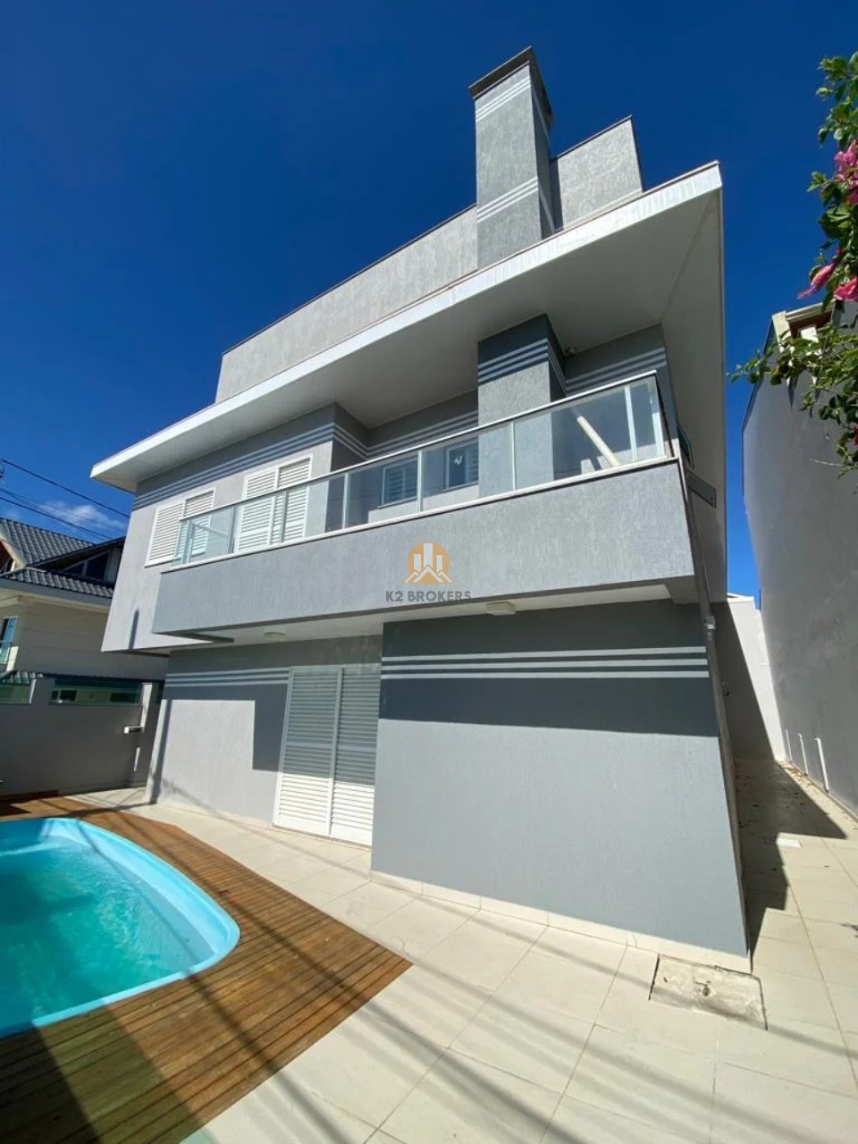  - Casa à venda em Navegantes-SC, Meia Praia: 7 quartos, sendo 5 suítes e 4 vagas e 559,80m².