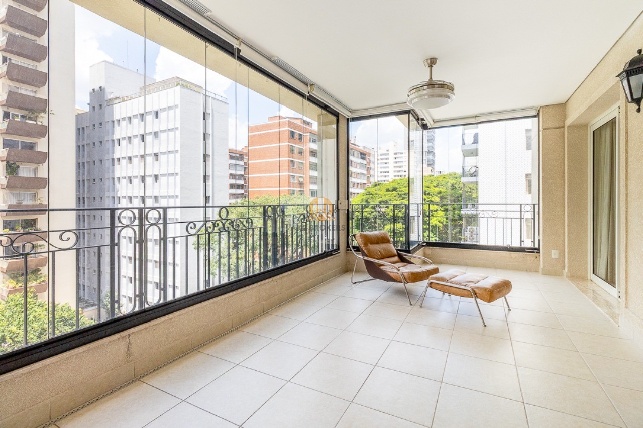  - Apartamento à venda em São Paulo-SP, Santa Cecília: 4 quartos, sendo 3 suítes, 4 vagas e 304 m