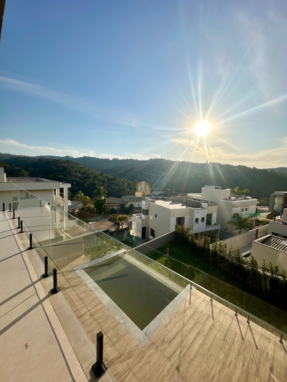  - Casa em Condomínio à Venda em Santana de Parnaíba-SP, Bairro Cidade Tamboré, 4 Suítes, 4 Vagas de Garagem, 410m²