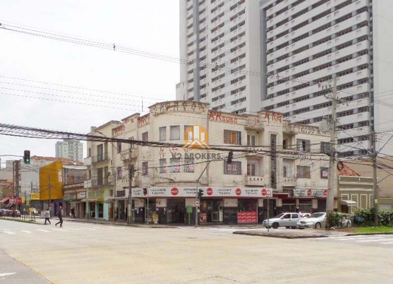  - OPORTUNIDADE PARA INVESTIMENTO! Prédio Comercial/Residencial no Centro de Curitiba - 2 Lojas e 4 Apartamentos - 814m²
