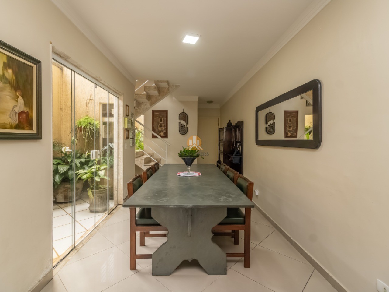  - Sobrado à venda em São Paulo-SP, Vila Carrão: 3 suítes, 3 vagas, 378m². Venha conferir!