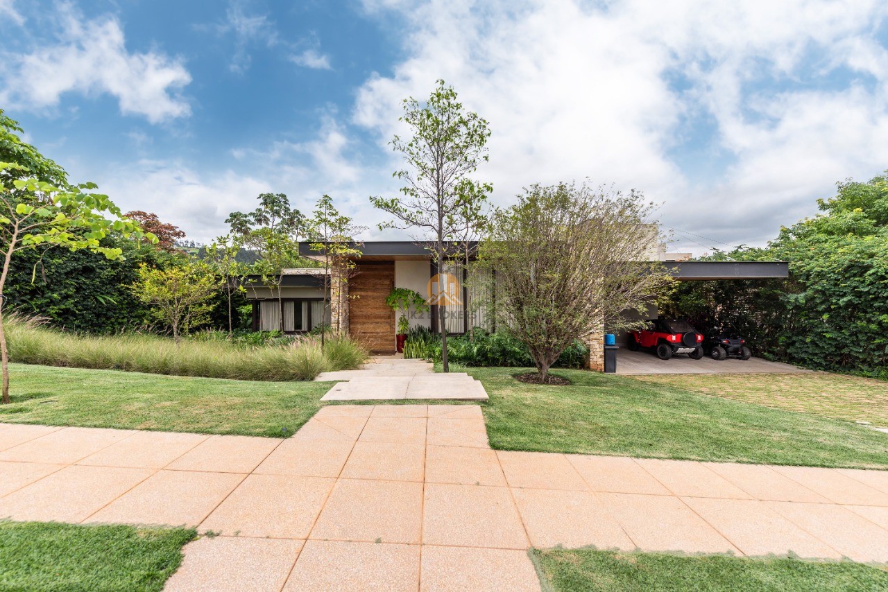  - Casa de luxo em condomínio à venda em Itatiba-SP, bairro Sítio da Moenda:  4 suítes, 3 salas, 4 vagas, 452m².