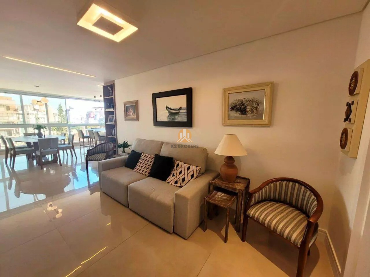  - Imperdível apartamento à venda no Centro de Guaratuba-PR: 3 quartos sendo 2 suítes, 2 vagas, 188m².