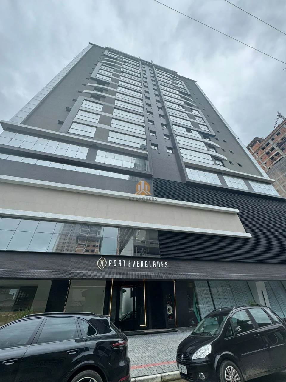  - Apartamento de luxo à venda em Porto Belo-SC, no bairro Perequê:  3 suítes e 2 vagas de garagem, 138,65m².