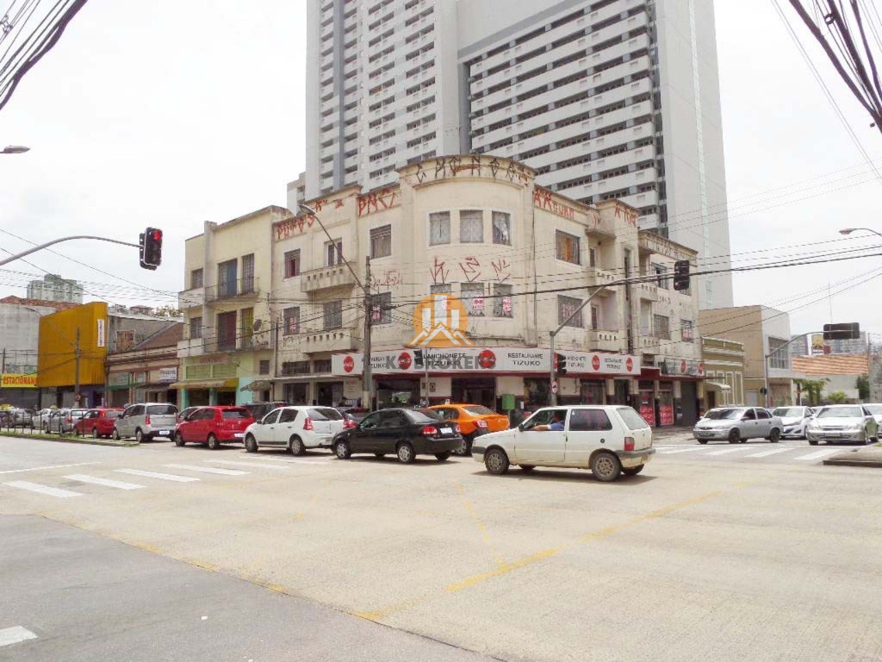 OPORTUNIDADE PARA INVESTIMENTO! Prédio Comercial/Residencial no Centro de Curitiba - 2 Lojas e 4 Apartamentos - 814m² - K2 Brokers Imóveis