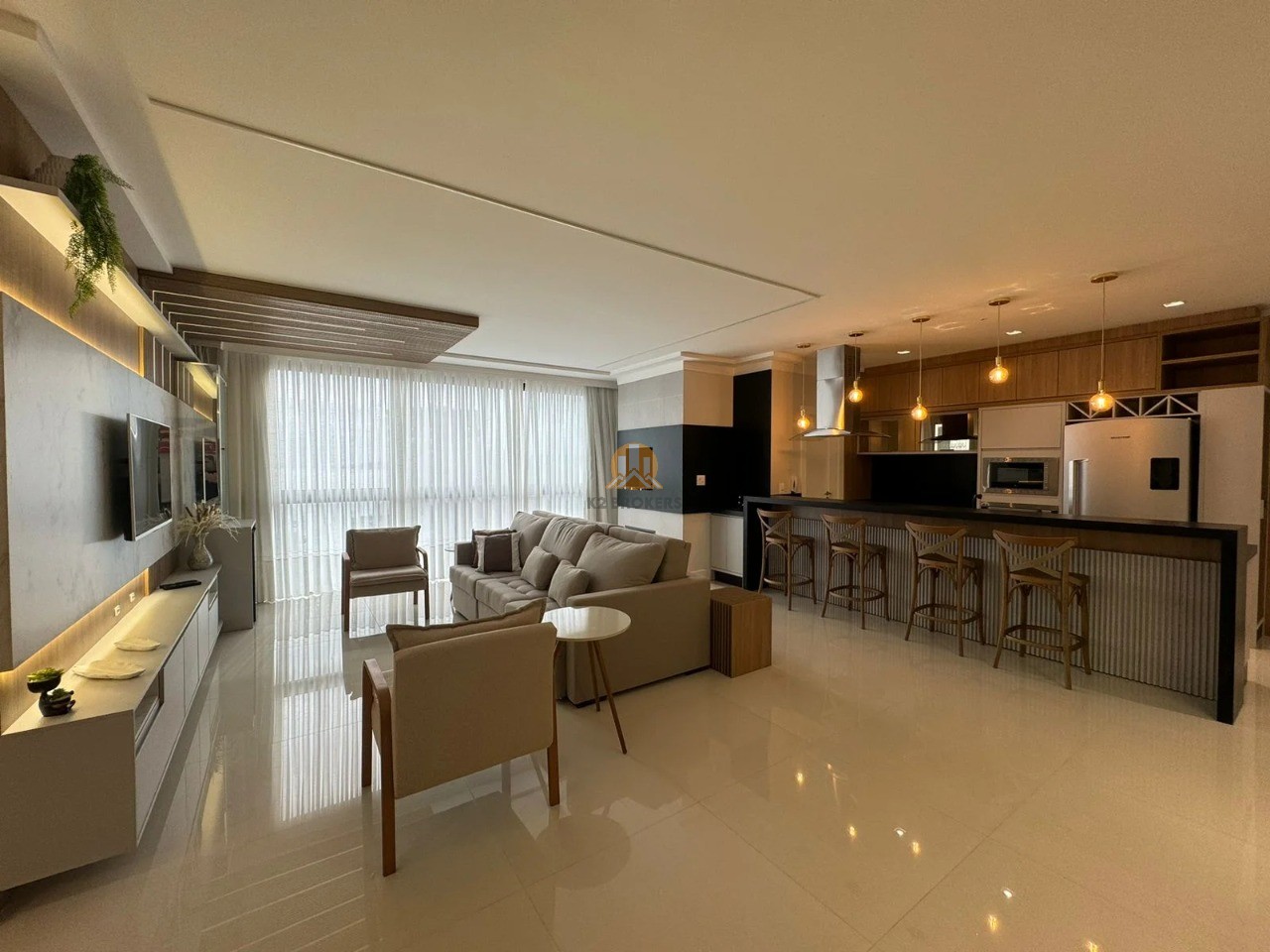  - Apartamento de luxo à venda em Porto Belo-SC, no bairro Perequê:  3 suítes e 2 vagas de garagem, 138,65m².