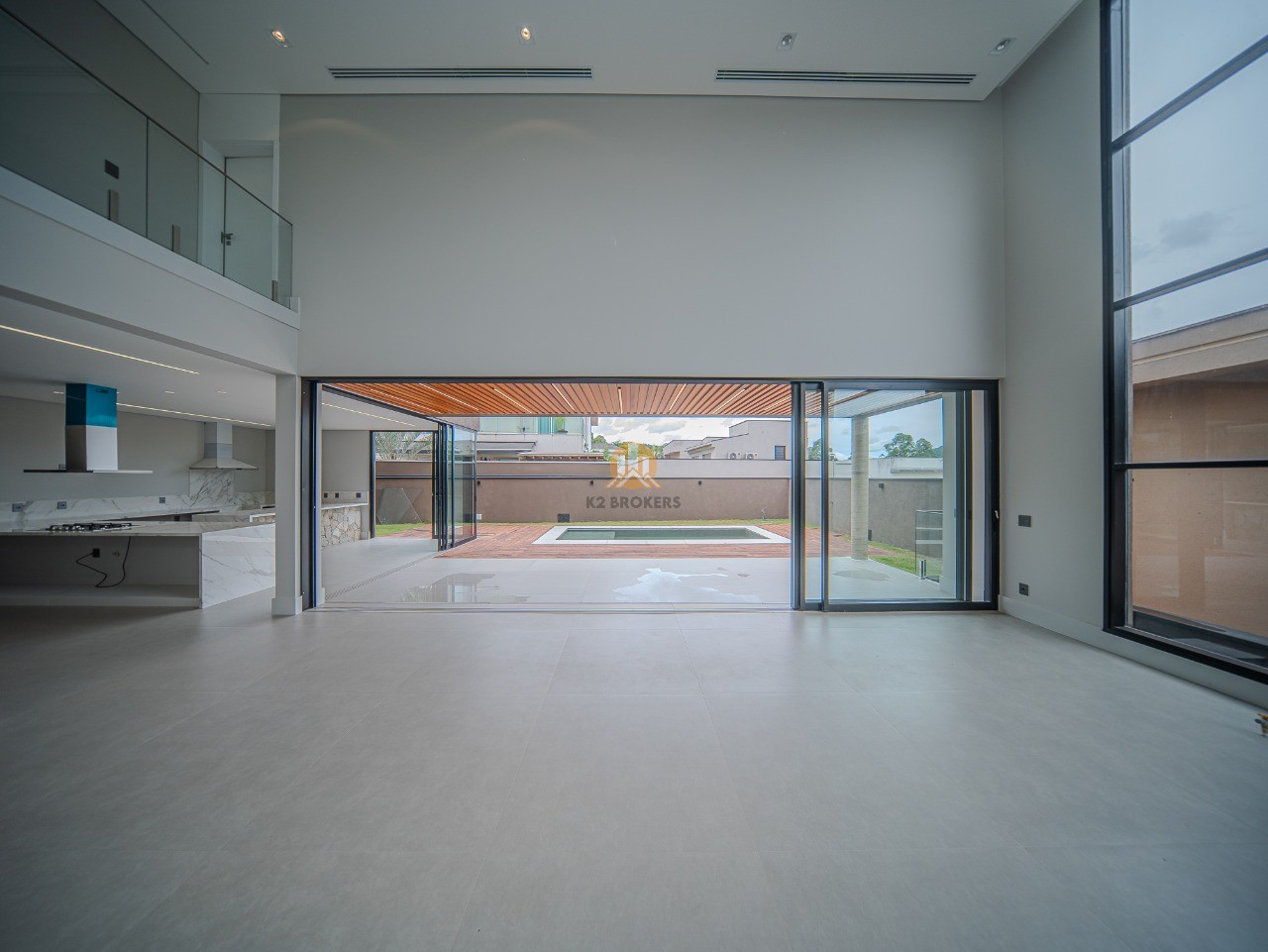  - Casa em Condomínio Fechado à Venda em Santana de Parnaíba-SP: 5 Suítes, 12 Vagas, 560m².