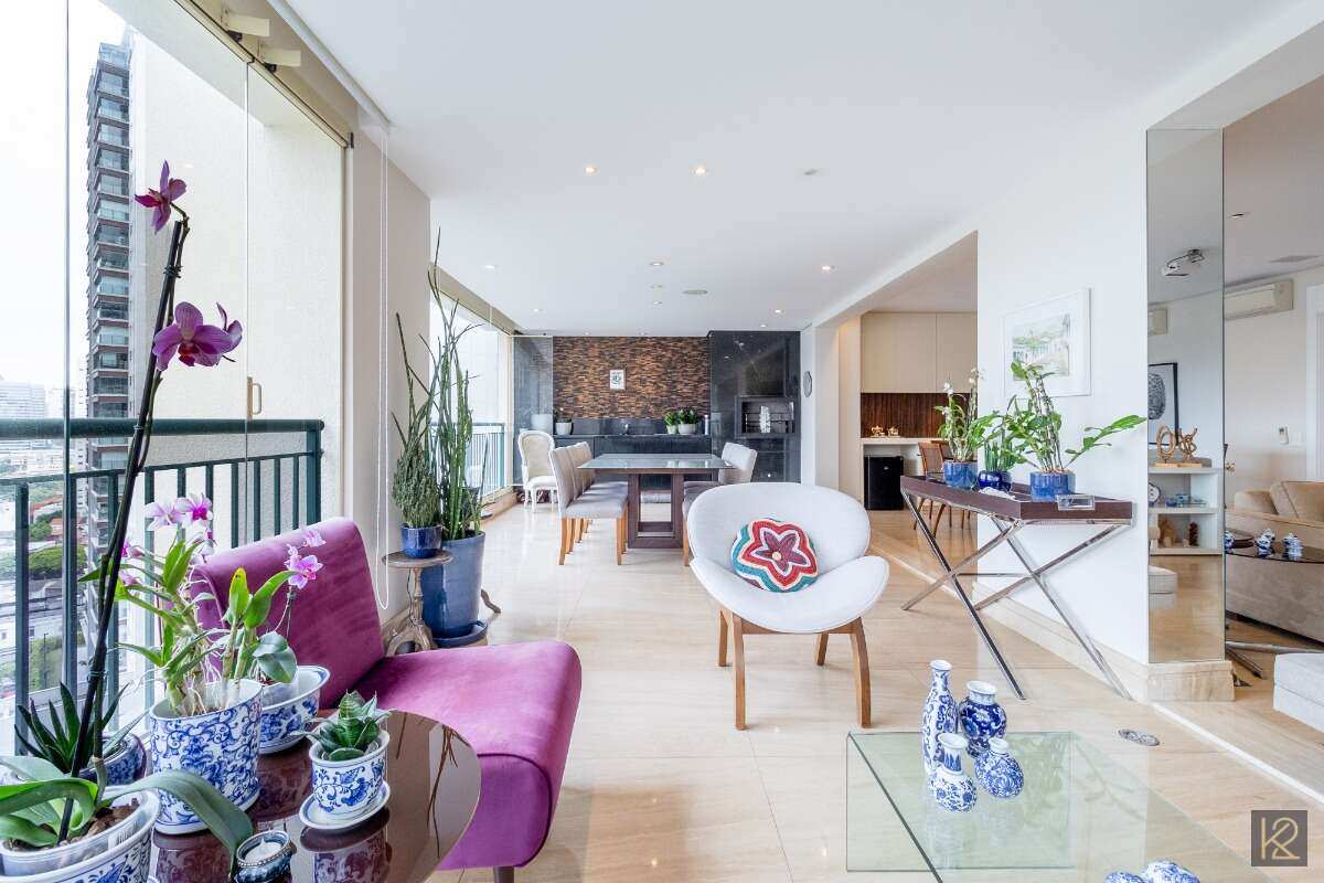  - Apartamento com 205m², hall privativo e 4 vagas, em uma das localizações mais estratégicas da zona sul de São Paulo