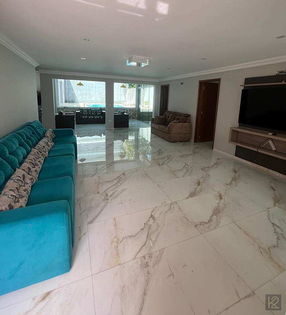  - Casa à venda em Guaratuba, Centro, com 6 quartos, 400m²
