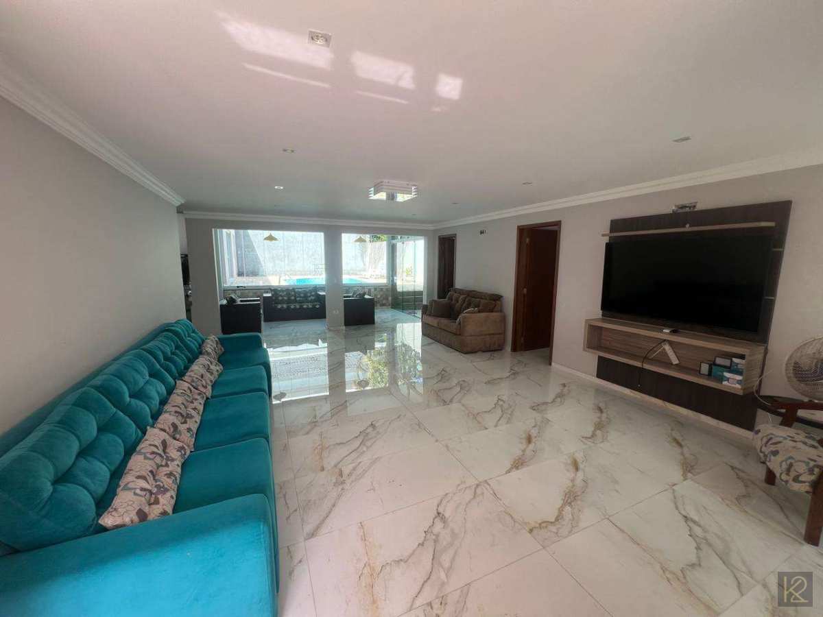  - Casa à venda em Guaratuba, Centro, com 6 quartos, 400m²