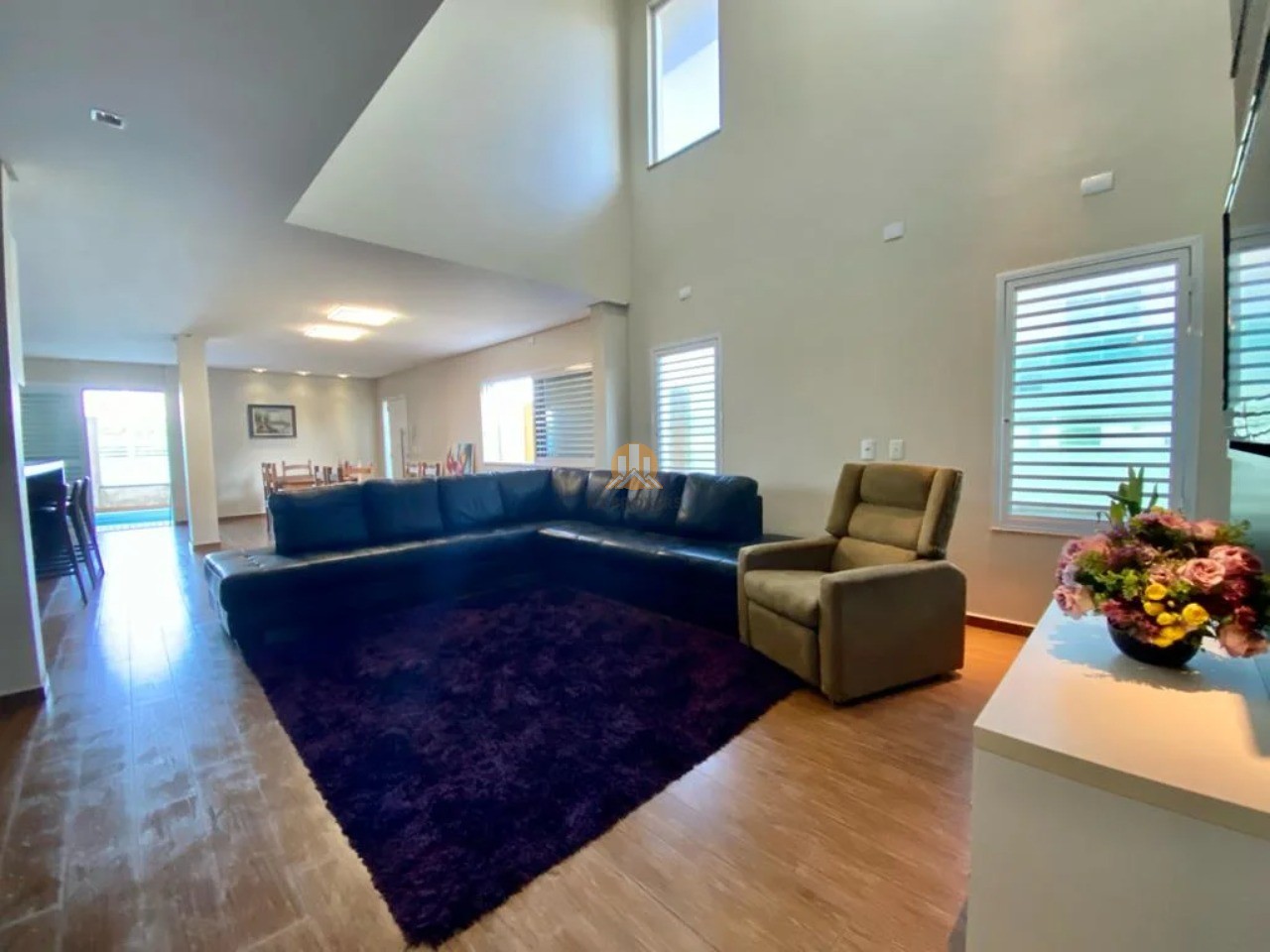  - Casa à venda em Navegantes-SC, Meia Praia: 7 quartos, sendo 5 suítes e 4 vagas e 559,80m².