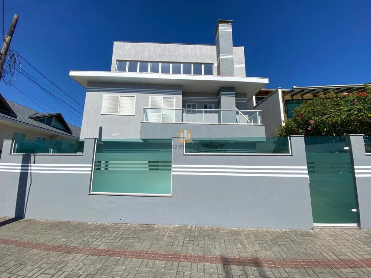 Casa à venda em Navegantes-SC, Meia Praia: 7 quartos, sendo 5 suítes e 4 vagas e 559,80m². - K2 Brokers Imóveis