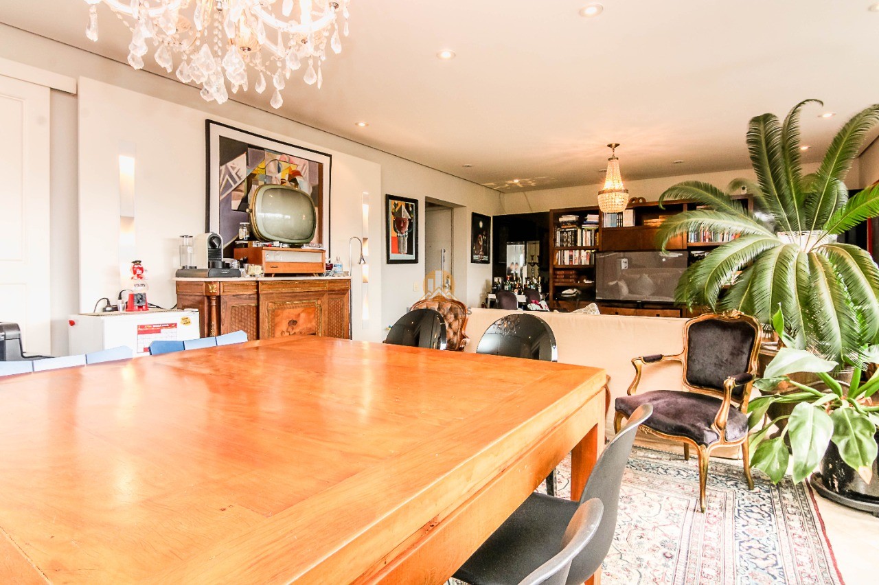  - Apartamento de 3 quartos na Santa Cecilia, São Paulo-SP! 188m², 2 vagas de garagem.